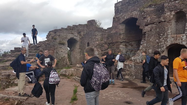 Sortie scolaire d'élèves du lycée des métiers Charles-Philippe Goulden de Bischwiller au chateau de Fleckenstein
