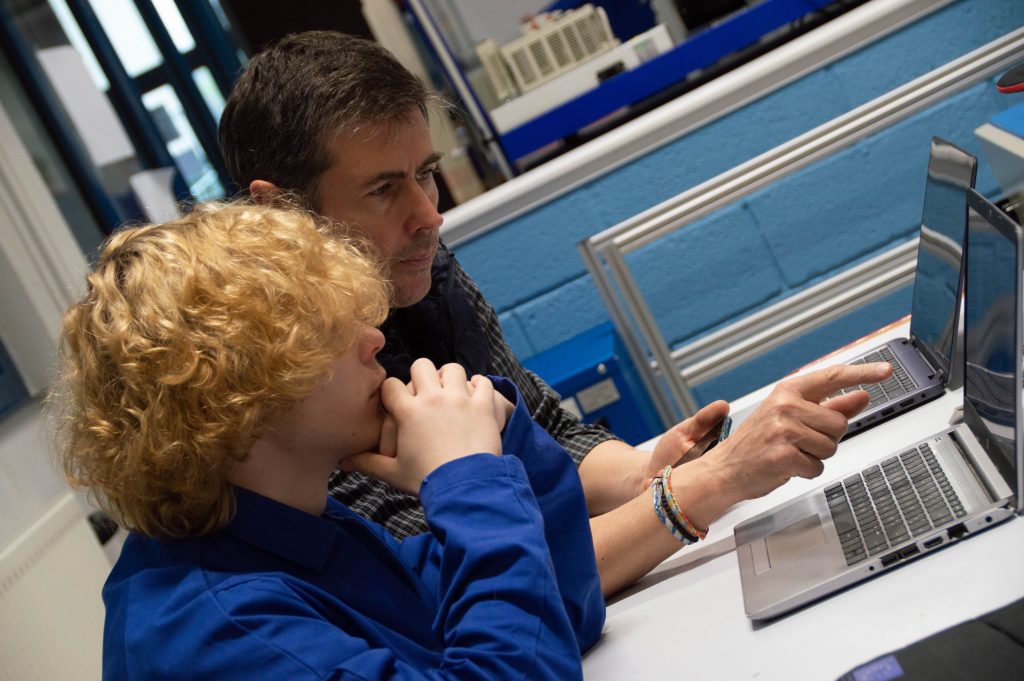 Les élèves de 1MELEC travaillent sur le projet de résidence Pro