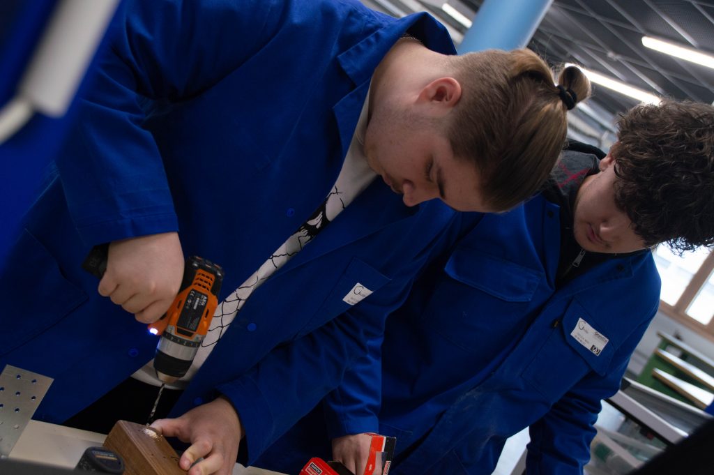 Les élèves de 1MELEC travaillent sur le projet de résidence Pro