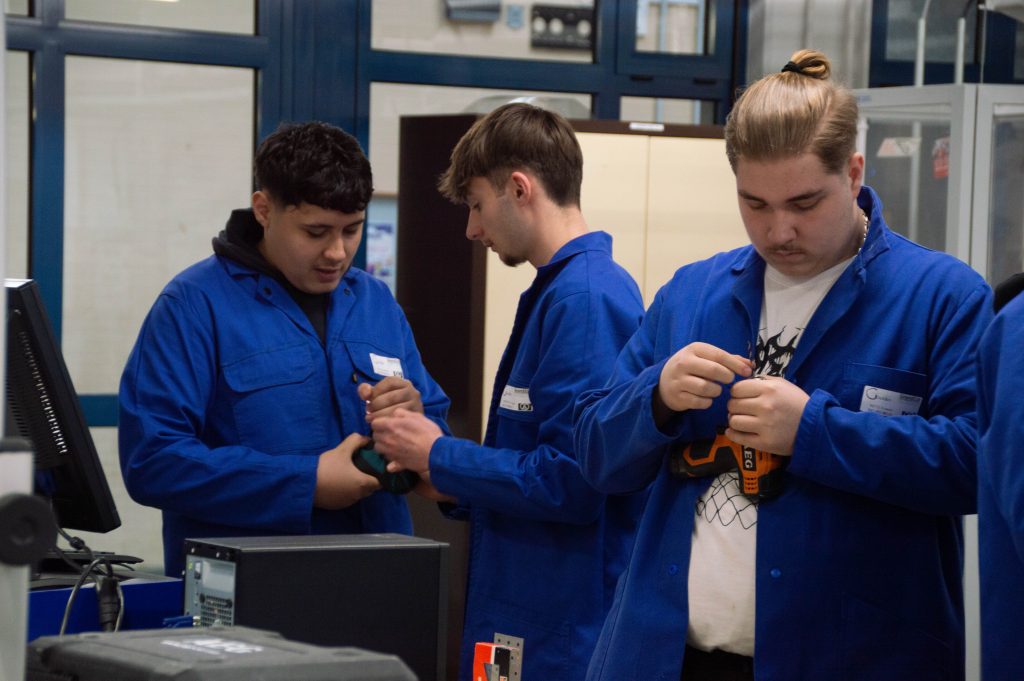 Les élèves de 1MELEC travaillent sur le projet de résidence Pro