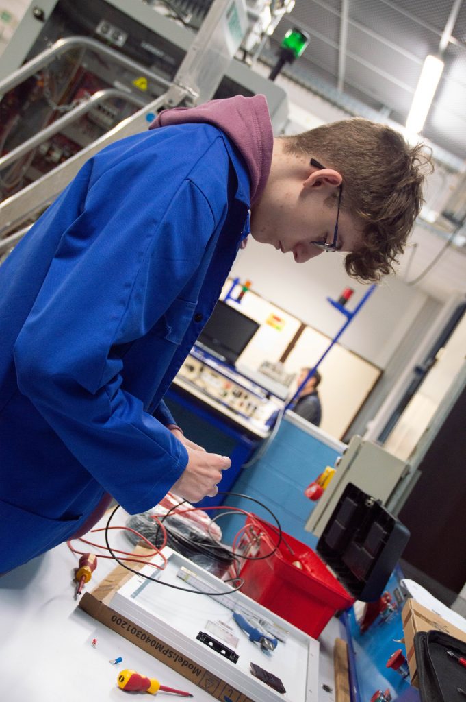 Les élèves de 1MELEC travaillent sur le projet de résidence Pro