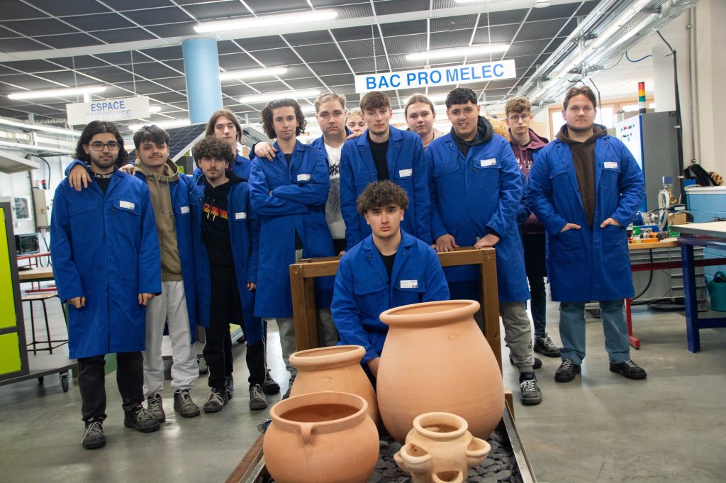 Les élèves de 1MELEC travaillent sur le projet de résidence Pro