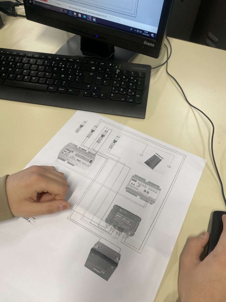 Les élèves de 1MELEC travaillent sur le projet de résidence Pro