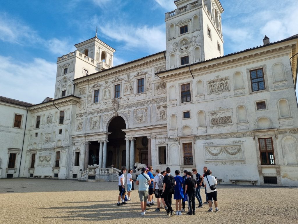 les 1MELEC face à la Villa Médicis