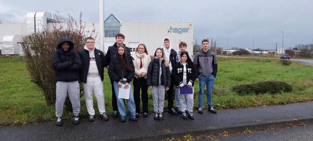 Les 1LO visitent l'entreprise Hager