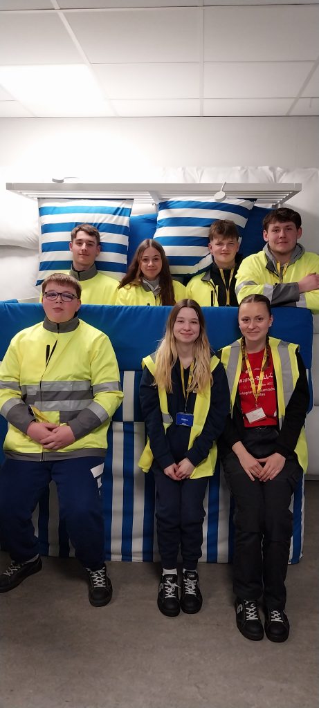 Premières BAC PRO Logistique : visite chez Ikéa